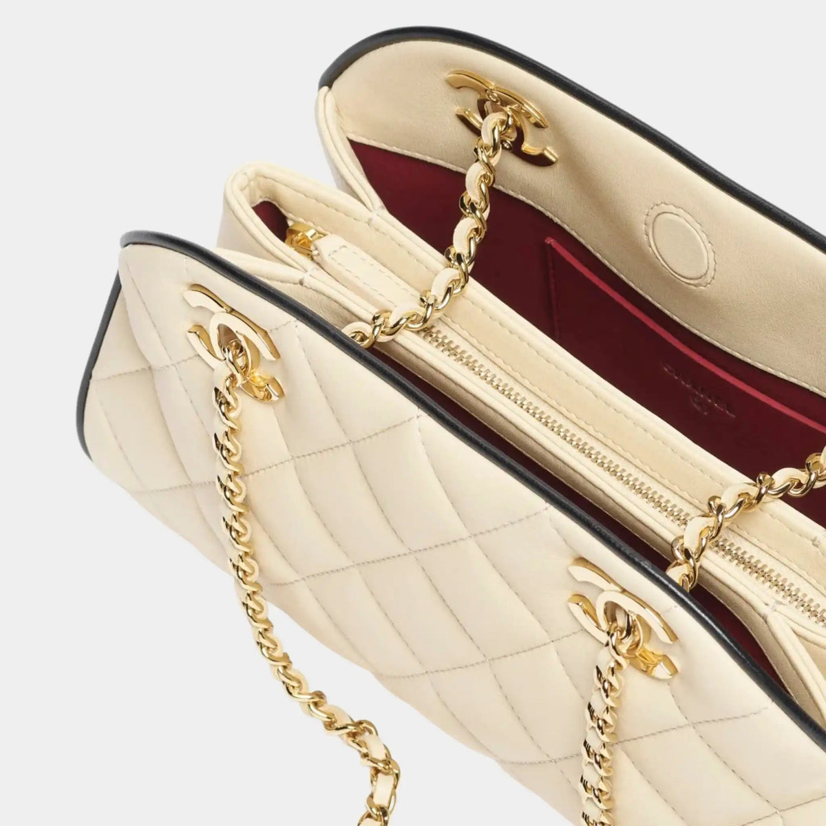 Clutch with chain in Beige & Black Lambskin