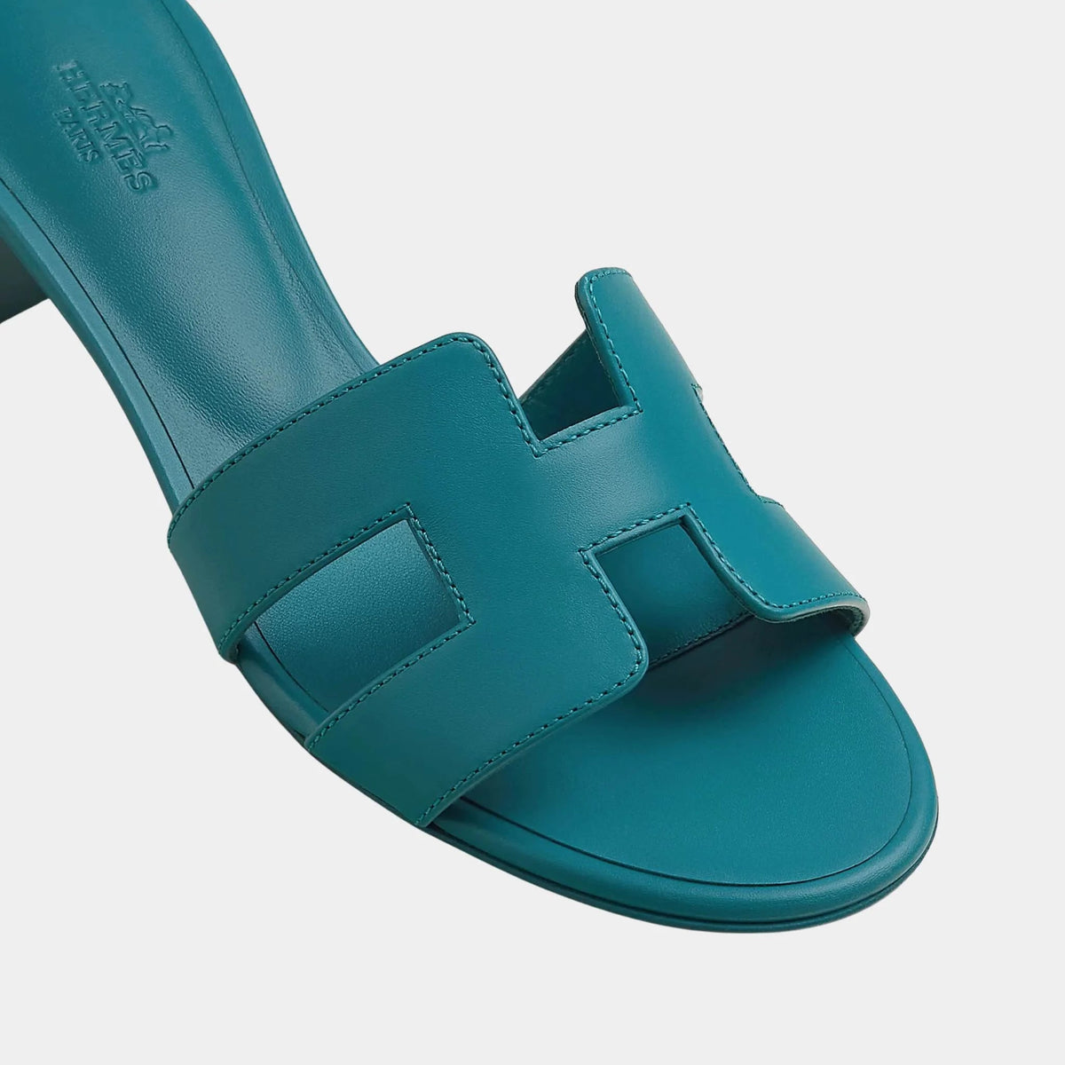 Oasis Sandals in Calfskin