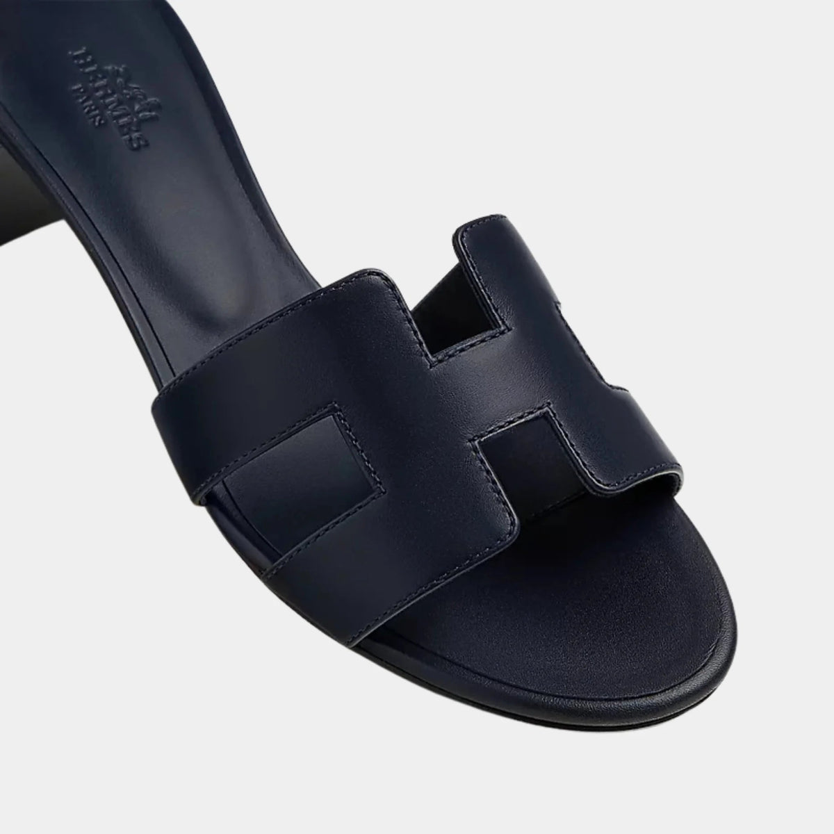 Oasis Sandals in Calfskin